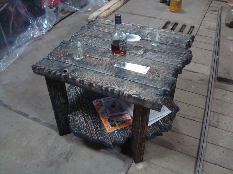 Журнальный столик под старину из дерева