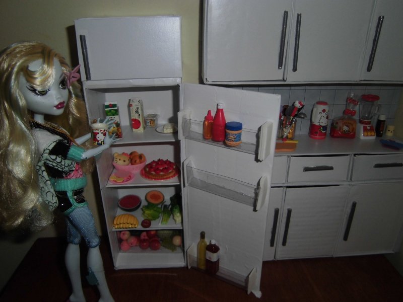 Холодильник для кукол