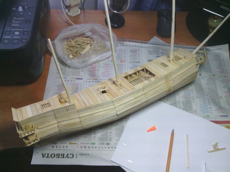 Бумажный кораблик с алыми парусами