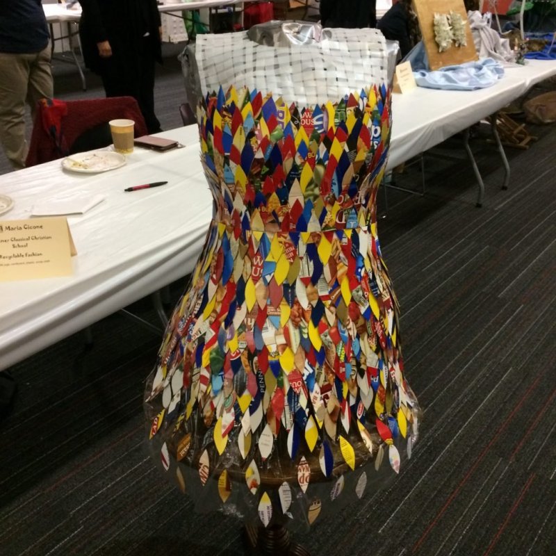 Платье из вторичных материалов