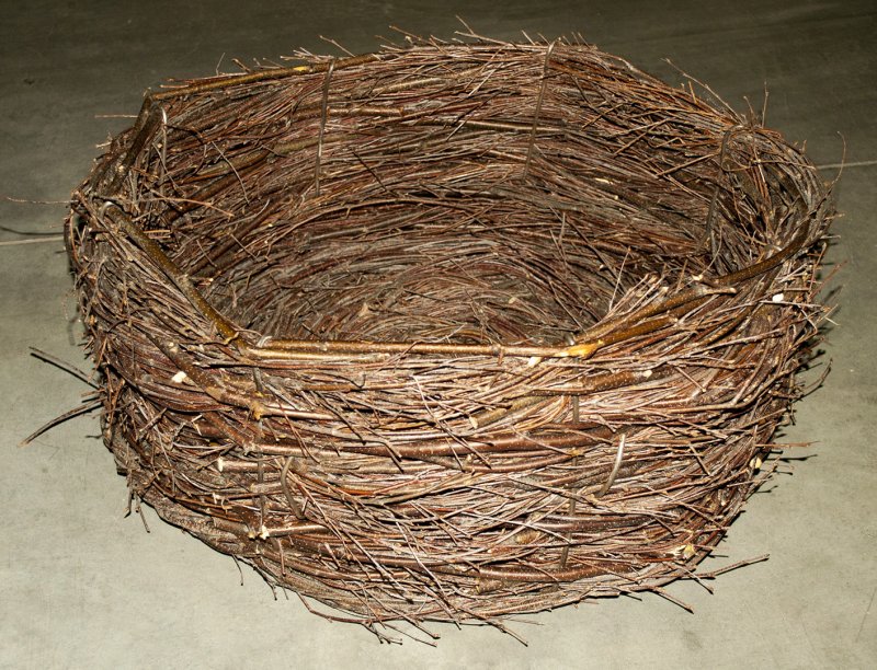 Гнездо для аиста плетеное
