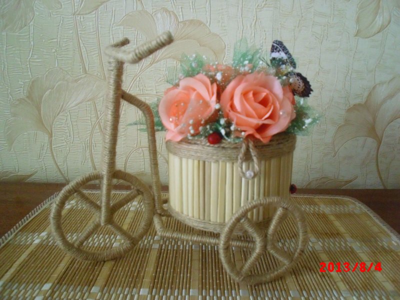 Декоративный велосипед из шпагата