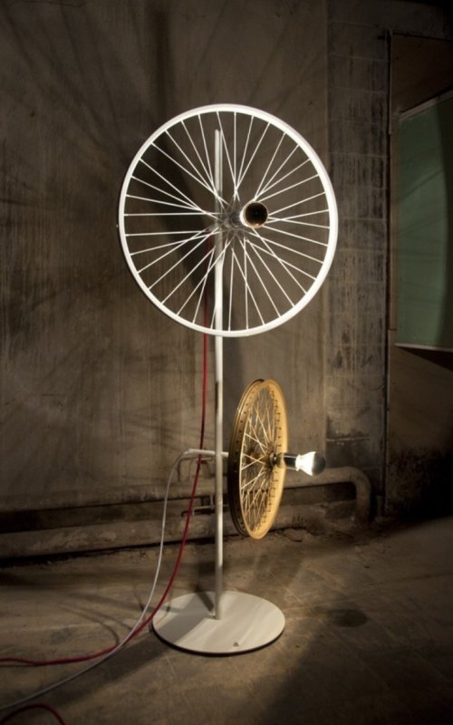 Велосипедное колесо в интерьере