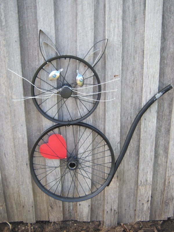 Декор для сада из велосипедного колеса