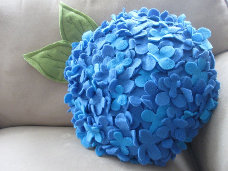 Подушка цветок из флиса