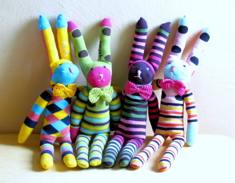 Необычные игрушки из носков