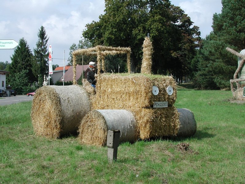 Беларусь трактор рулоны соломы