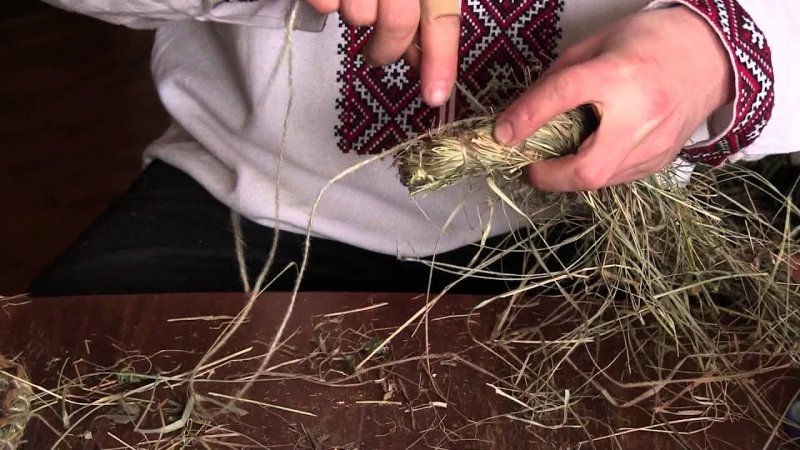Плетение из травы соломы