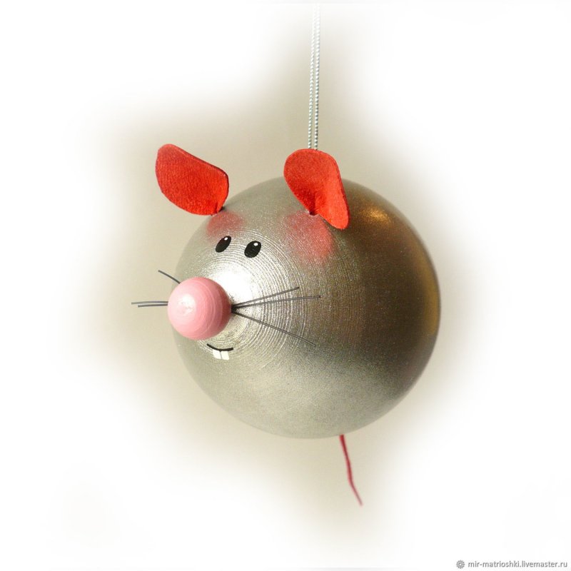 Мышка из елочного шара