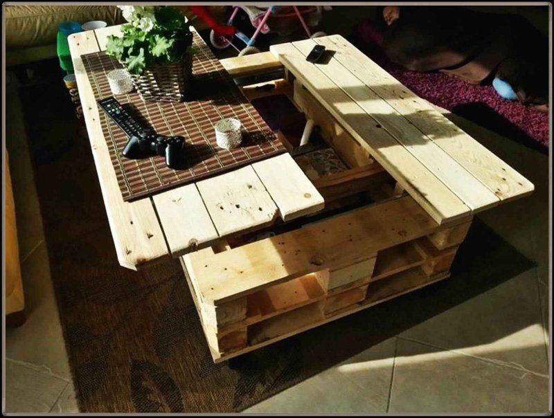 Кухонный столик из мебельного щита