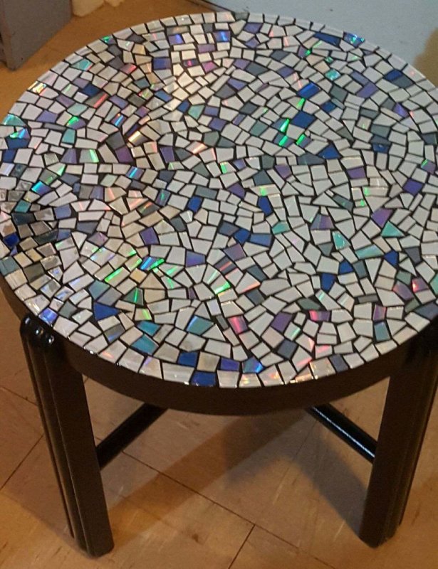 Декорируем стол мозаикой