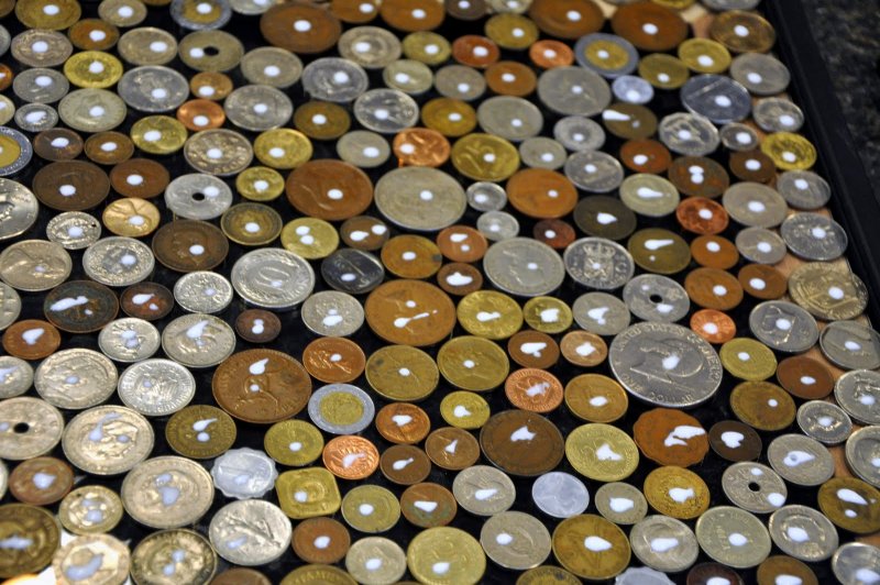 Сувениры из старых монет
