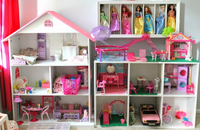 Куклы обустраивают дом