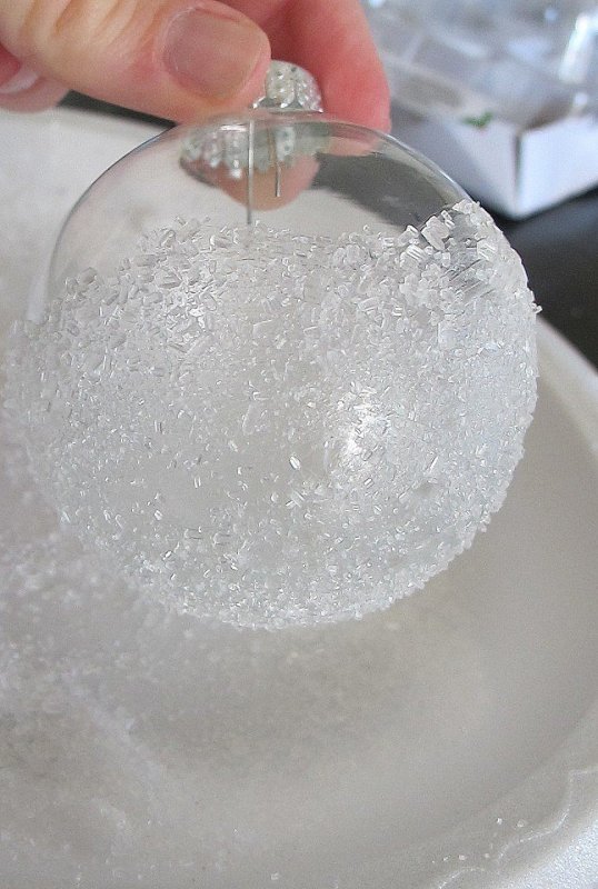 Снежный шар из пенопласта