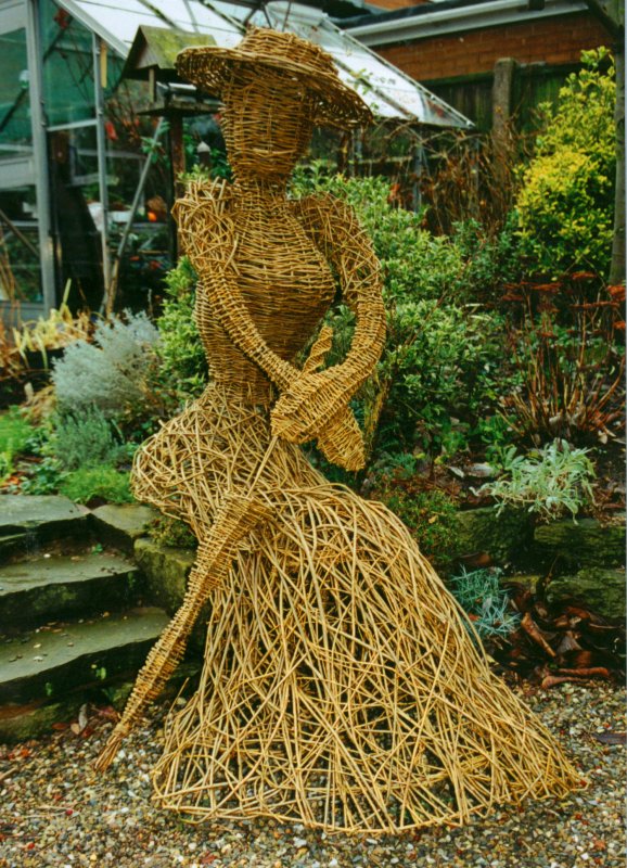 Плетеные скульптуры для сада