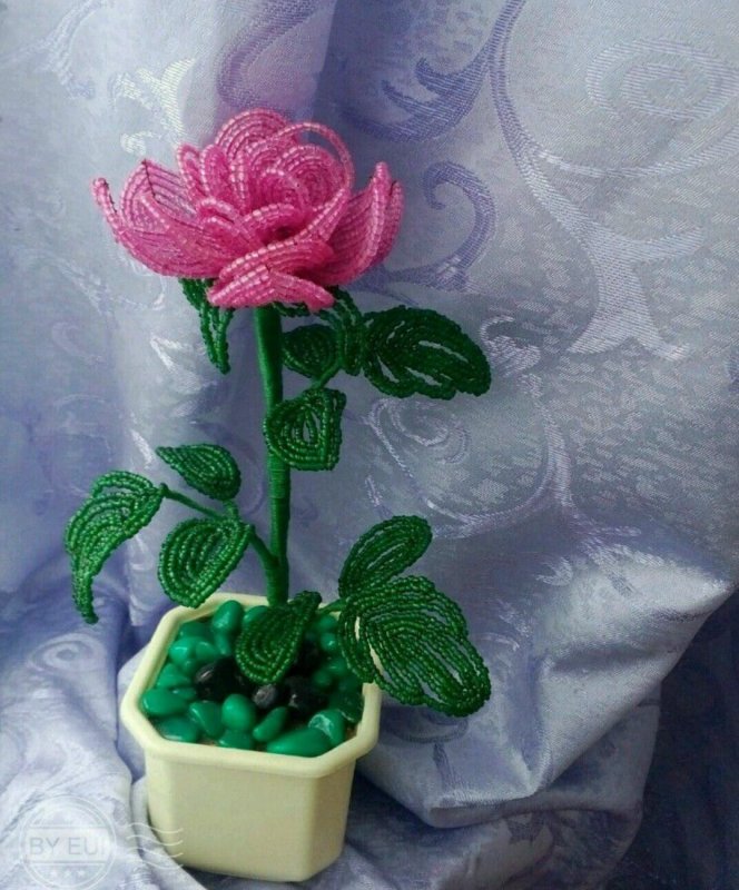 Интерьерные розы из бисера