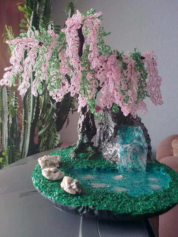 Бисерные деревья с водопадом