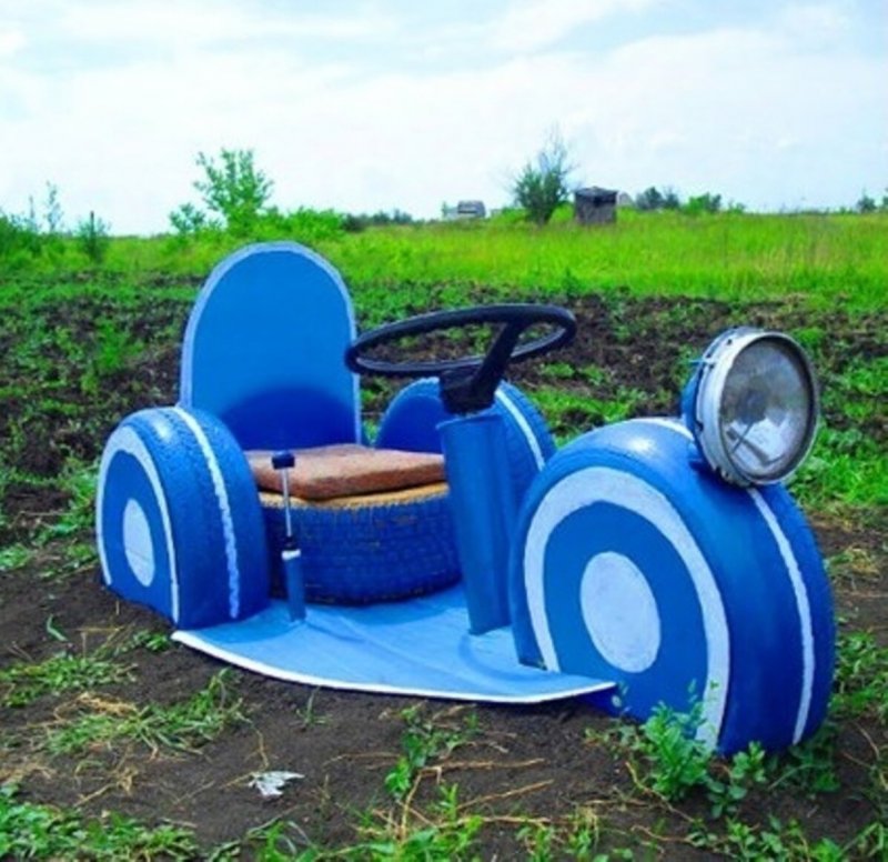 Машинка для детской площадки из подручных материалов