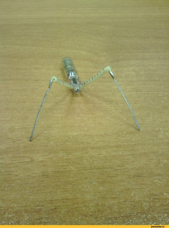 Робот паук из скрепок