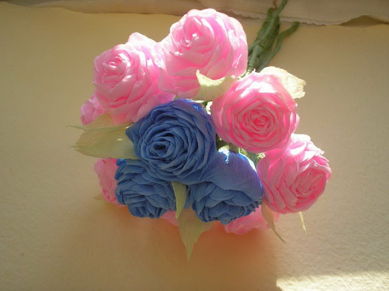 Цветы из гофрированной бумаги розы