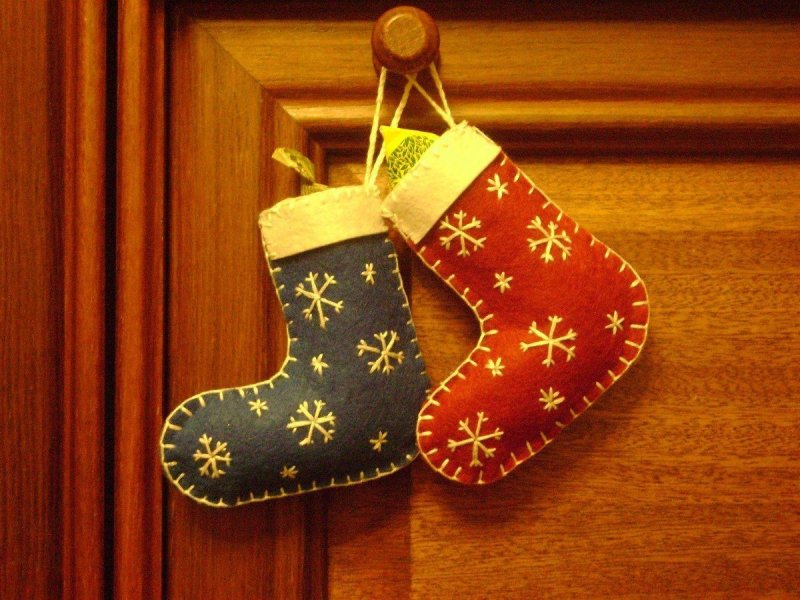 Новогодние носки для подарков из фетра