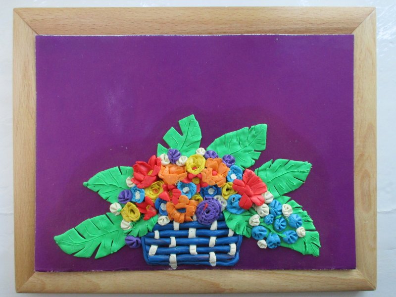 Пластилиновая корзинка с цветами