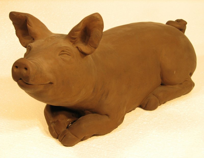Свинья скульптура