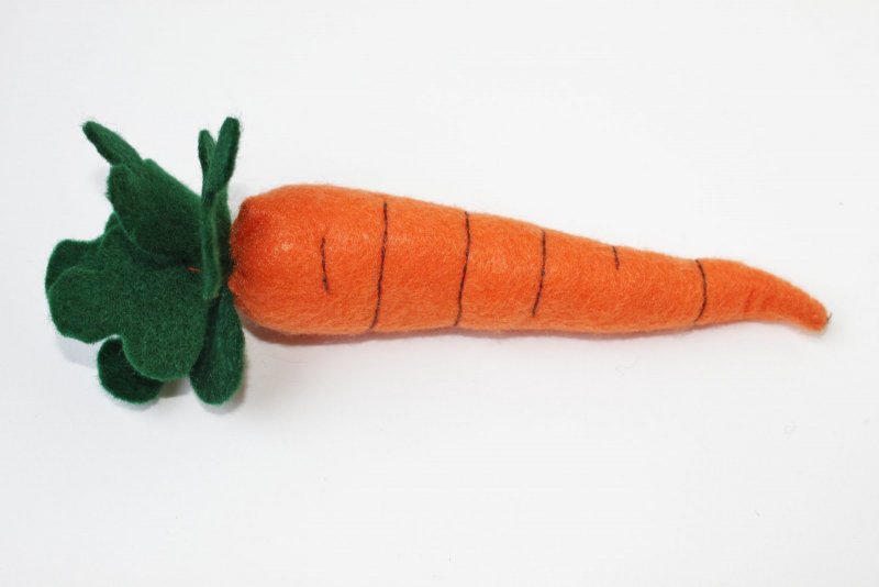 Игрушечная морковка из ткани
