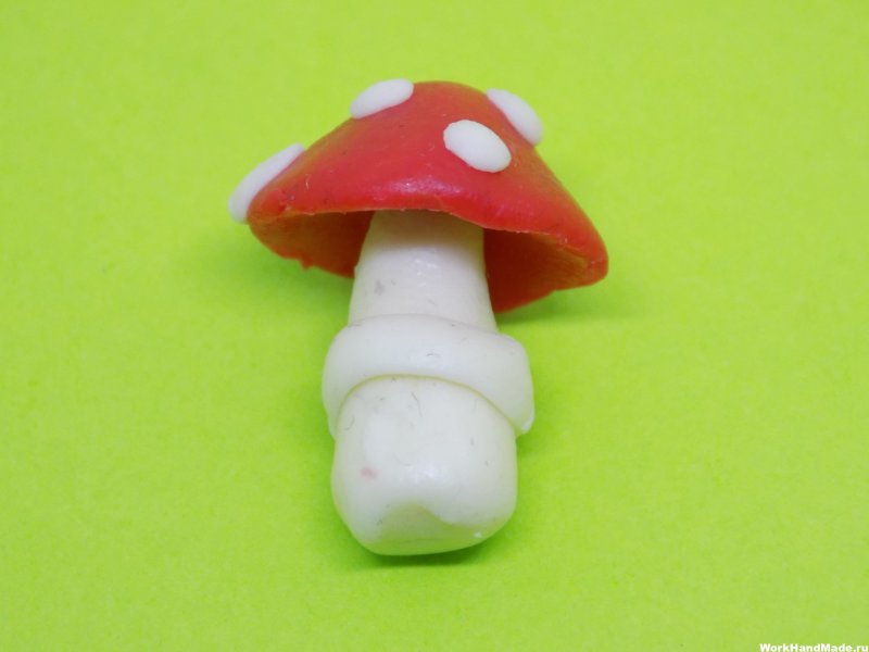 Белый гриб из пластилина
