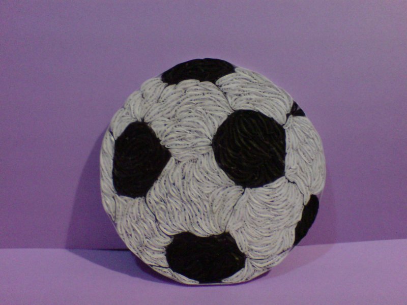 Футбольный мяч из ниток