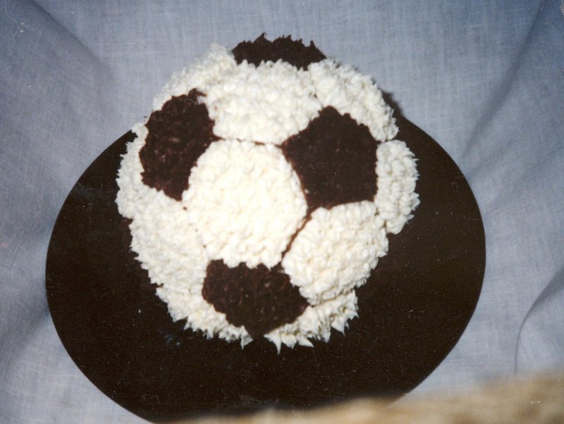 Футбольный мяч из мастики