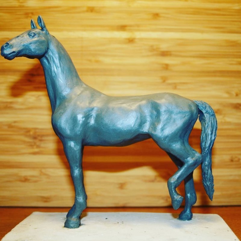 Конь из скульптурного пластилина