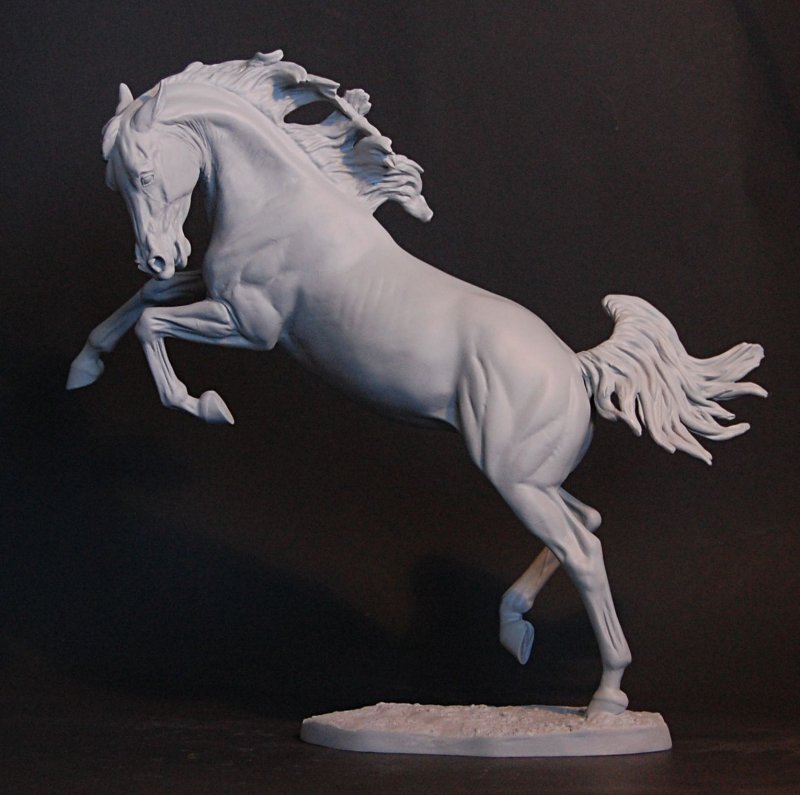 Реалистичная скульптура лошадей