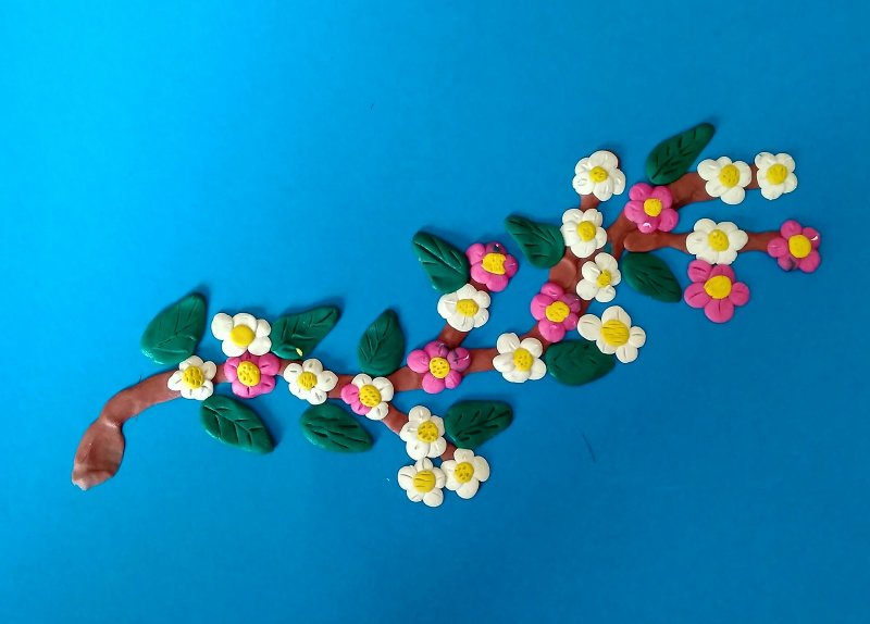 Цветущая ветка вишни лепка