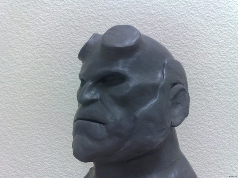 Голова человека из скульптурного пластилина