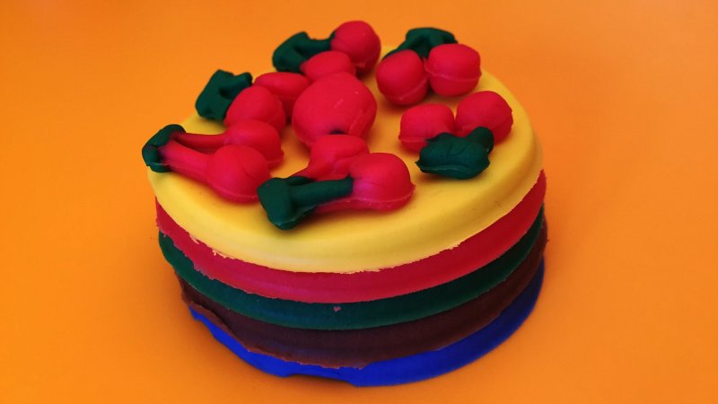 Пирожное из пластилина для детей
