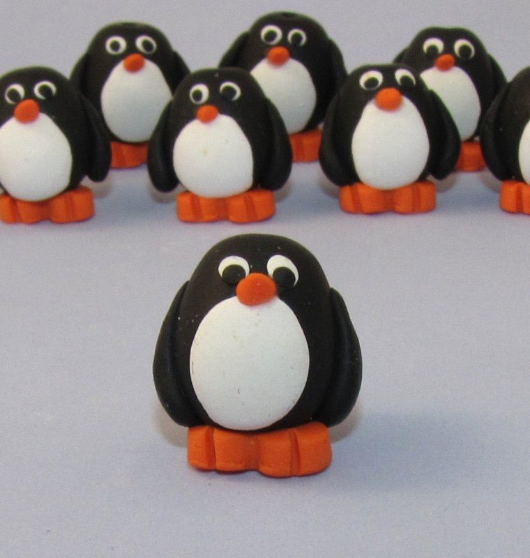 Лепим пингвина из пластилина