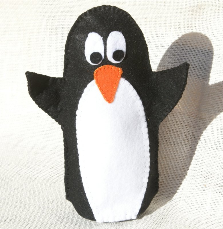 Пингвин из стаканчиков одноразовых
