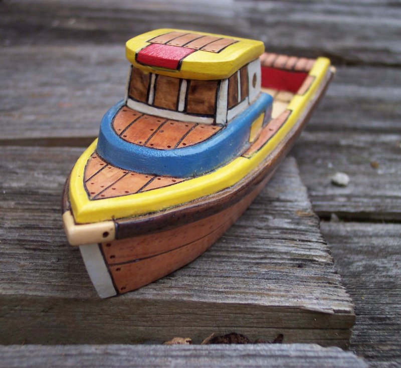 Деревянная игрушка кораблик