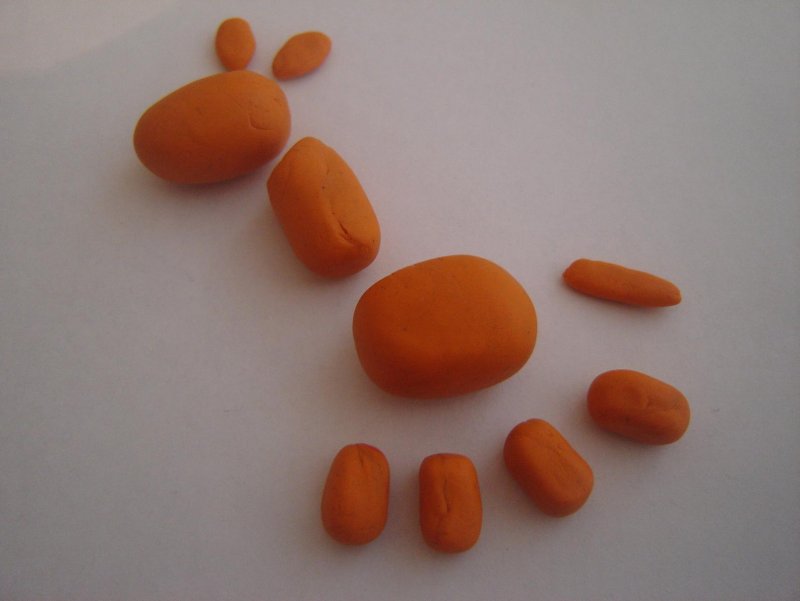 Лепка из пластилина оранжевого цвета