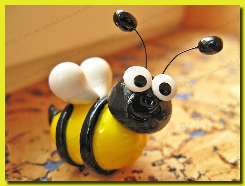 Пчела из полимерной глины