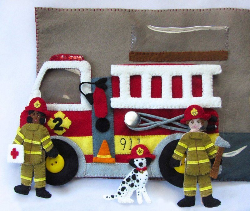 Пожарная машина из фетра