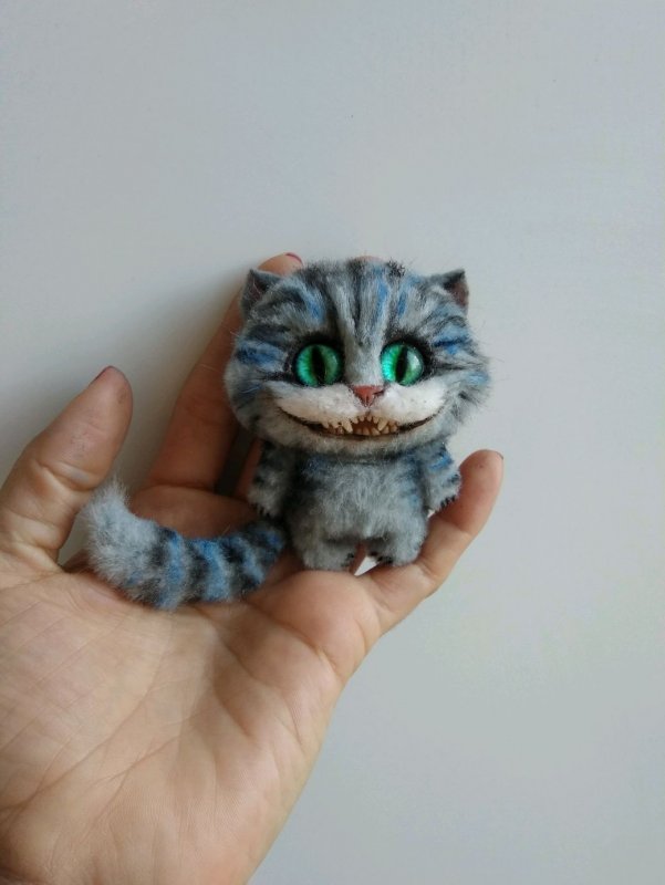 Брошь из полимерной глины Чеширский кот