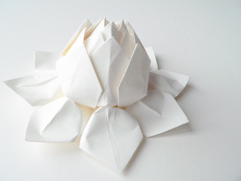 Оригами из белой бумаги