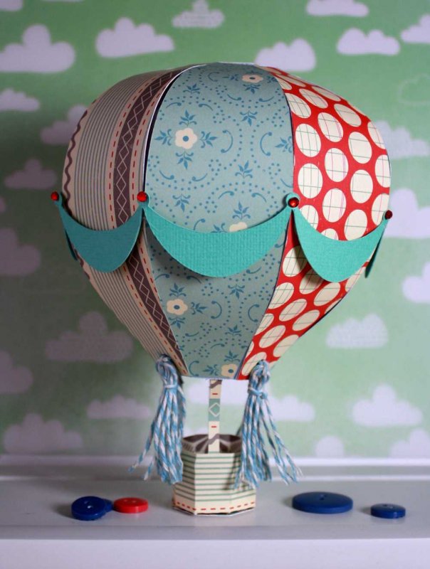 Воздушный шар с корзиной