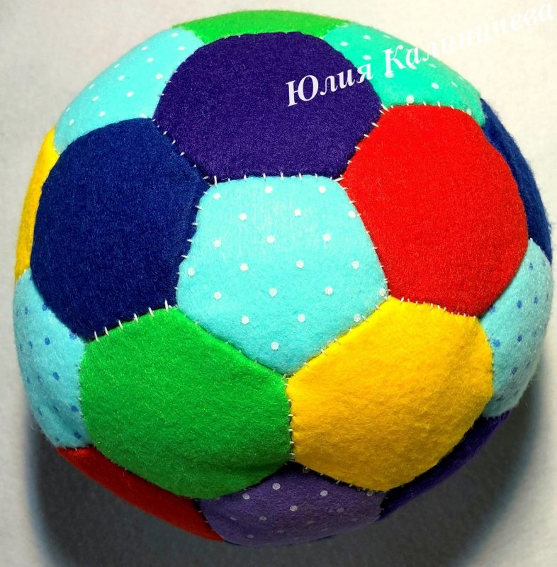 Футбольный мяч игрушечный мягкий