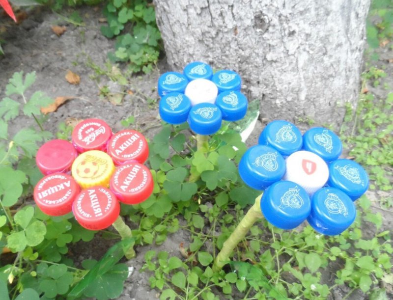 Цветы из пластиковых пробок