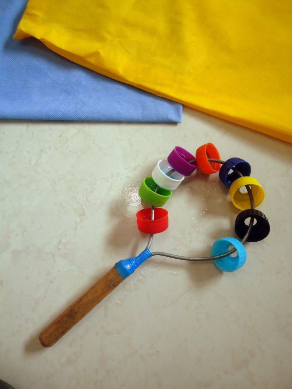 Самодельные шумовые инструменты для детского сада