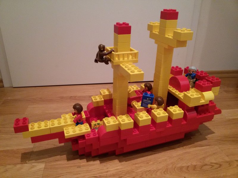 Корабль из конструктора лего