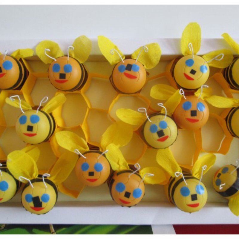 Пчелки из киндорных яиц